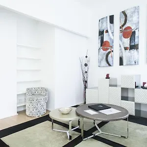 Apartment Charming Near Duomo, Milan