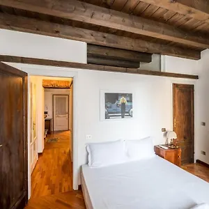 Apartment Wonderful Two Floors, Milan